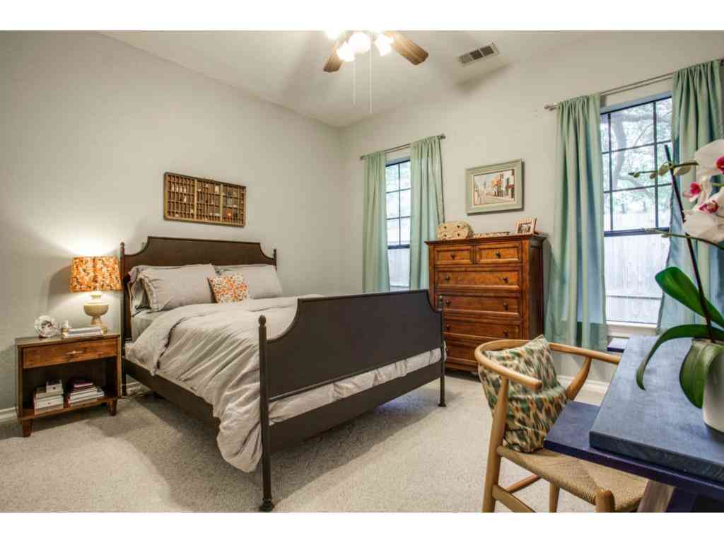 5800 Palo Pinto bedroom