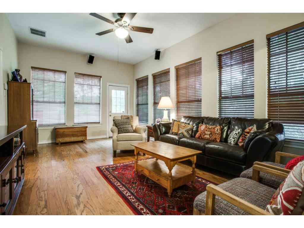 5800 Palo Pinto den