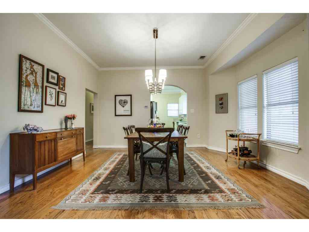 5800 Palo Pinto dining room