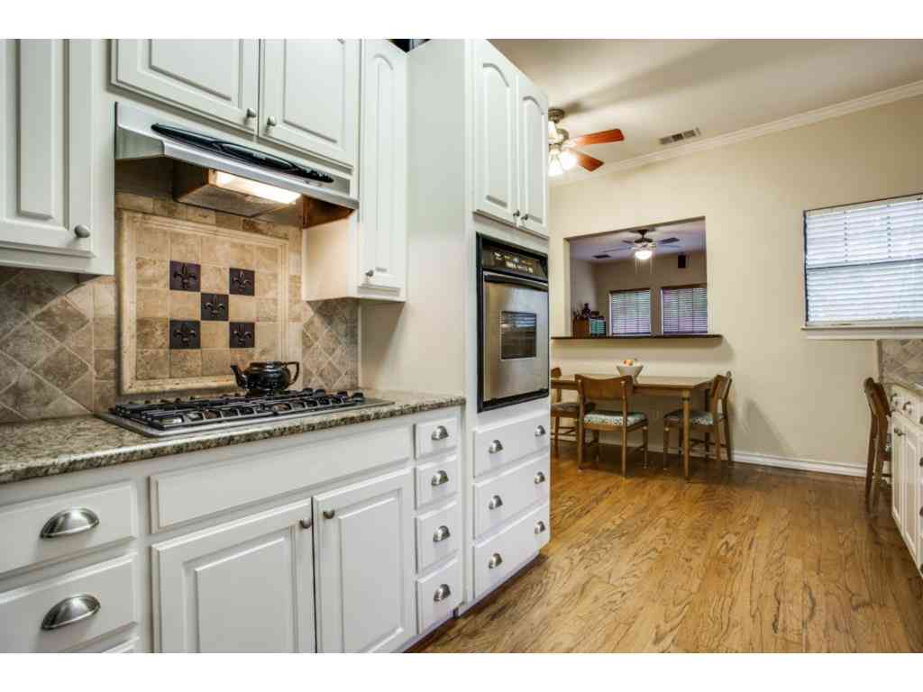5800 Palo Pinto kitchen 2