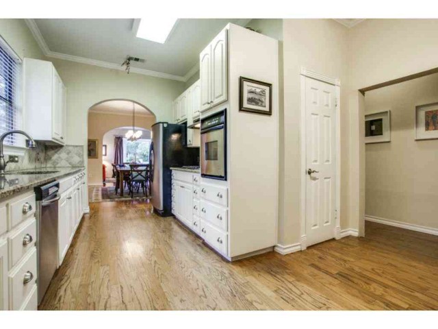 5800 Palo Pinto kitchen 3