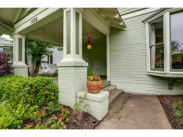5800 Palo pinto porch