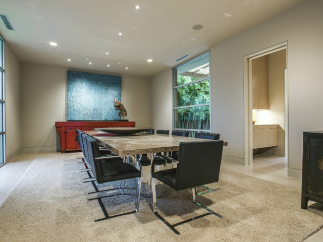 6035 Tulip Dining