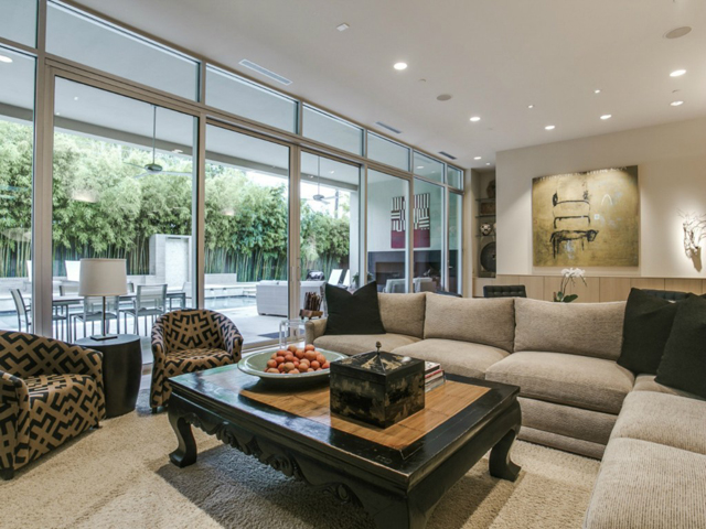 6035 Tulip Living 2