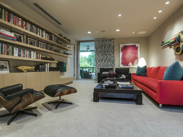 6035 Tulip Upstairs Living