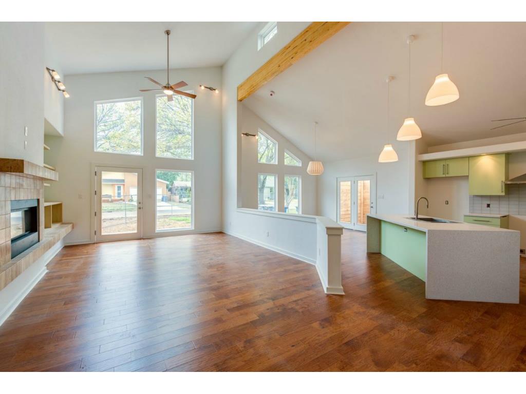 8702 San Fernando Living