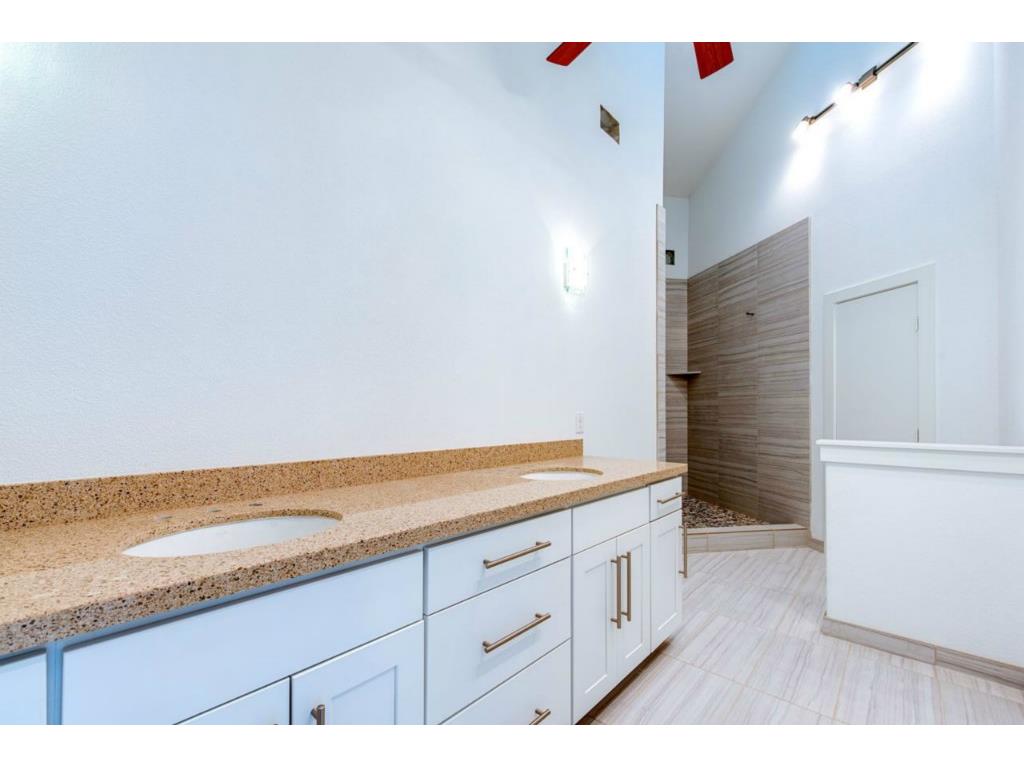 8702 San Fernando Master Bath