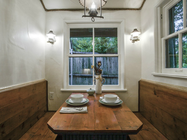 1125 Canterbury Breakfast Nook
