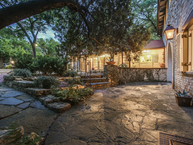 1125 Canterbury Patio