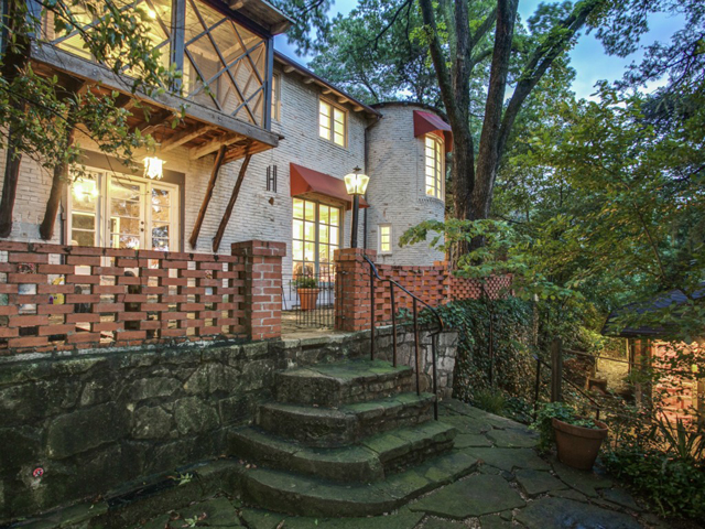 1125 Canterbury rear steps