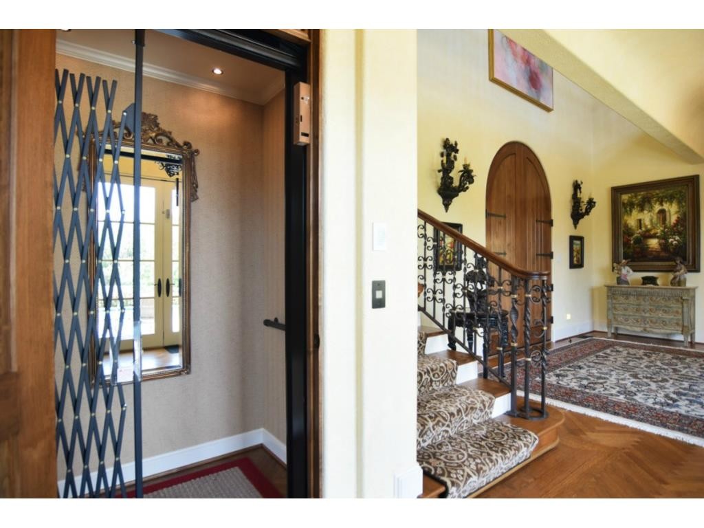 12258 Creek Forest elevator