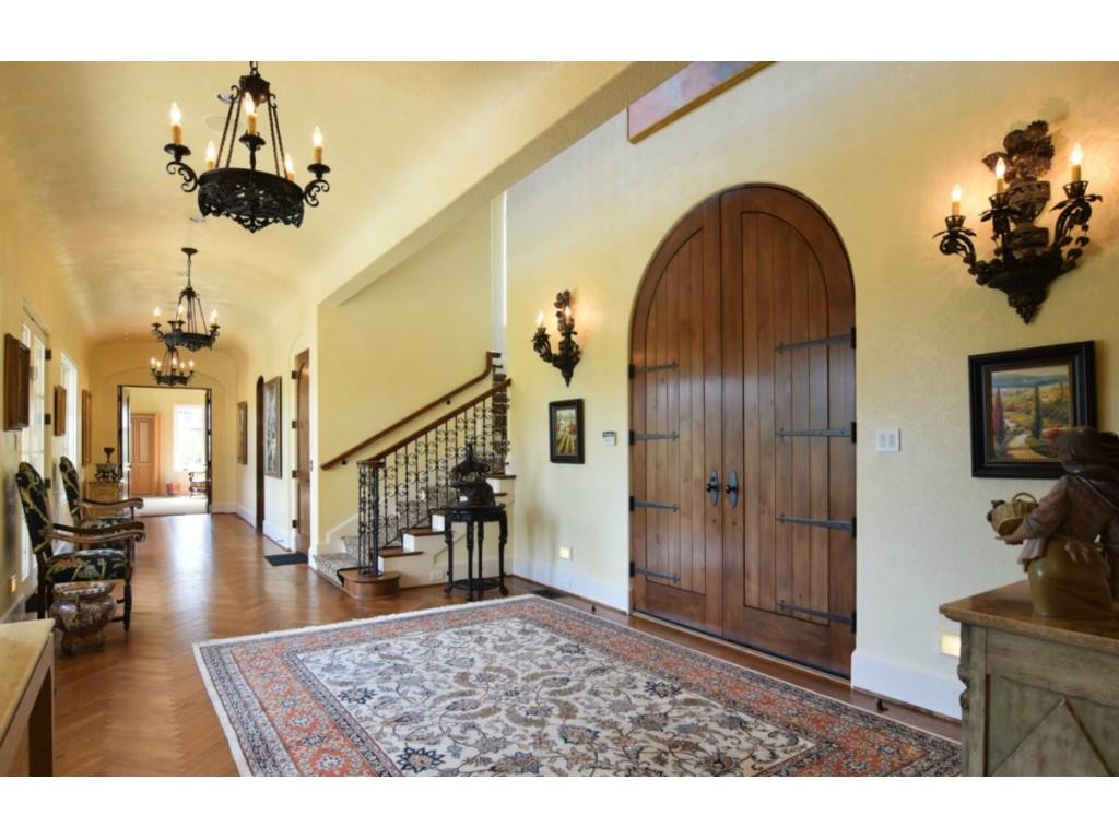12258 Creek Forest foyer