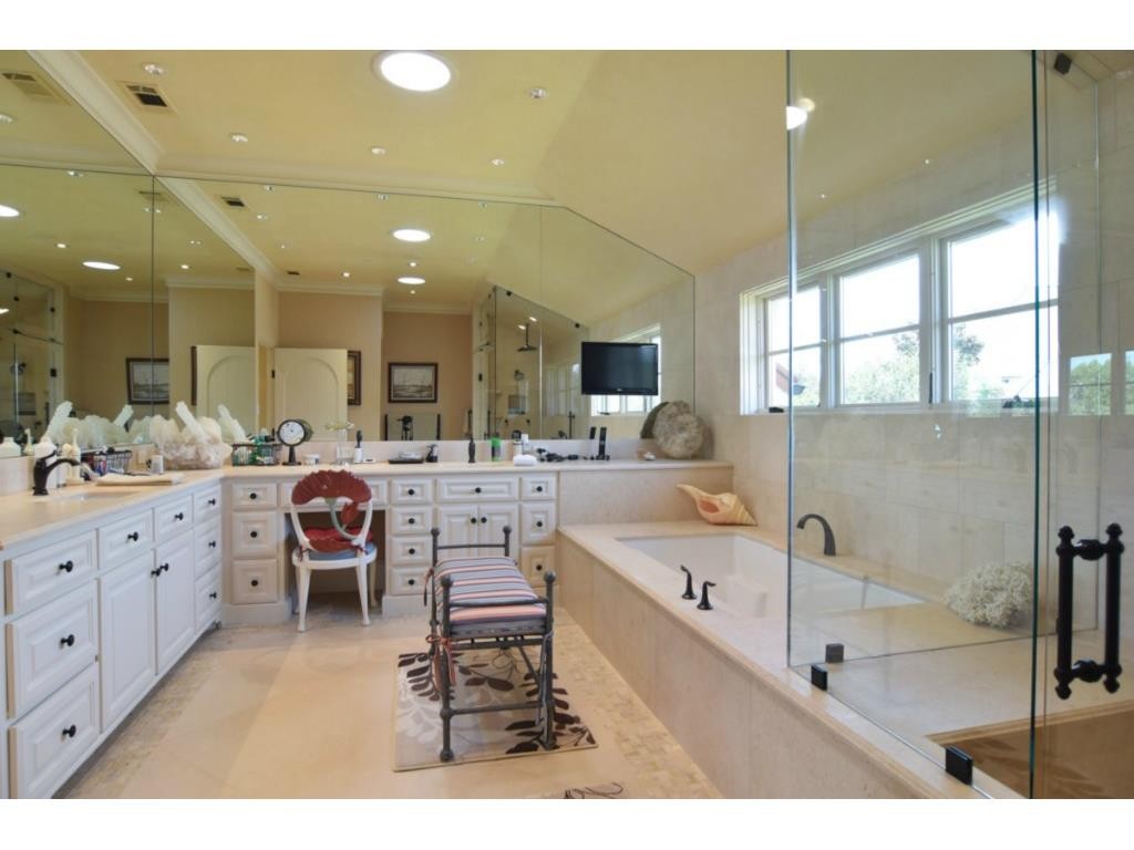 12258 Creek Forest master bath