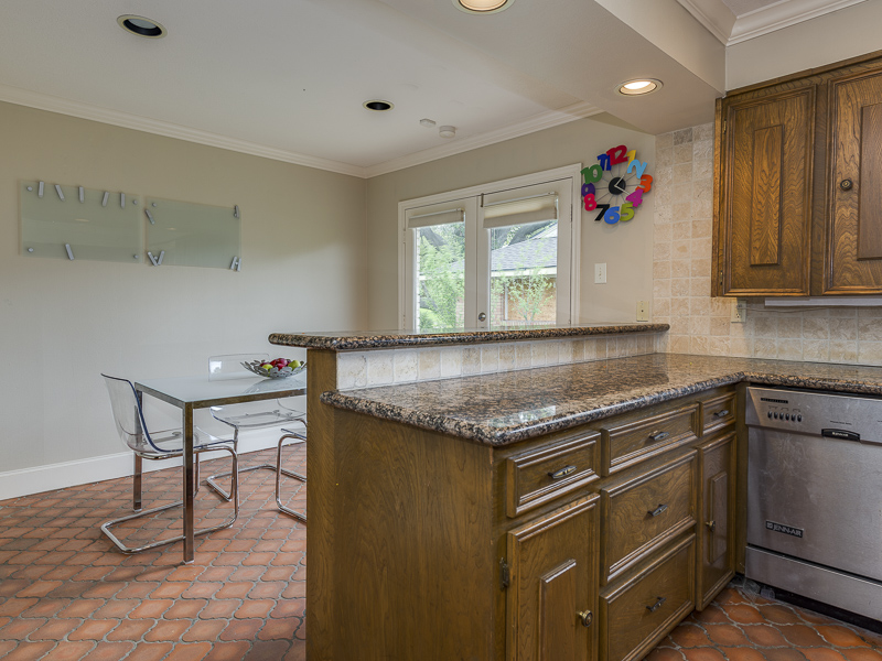 4224 Briarwood kitchen
