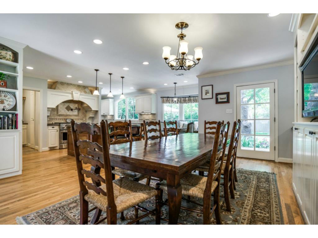 6426 Meadow Dining