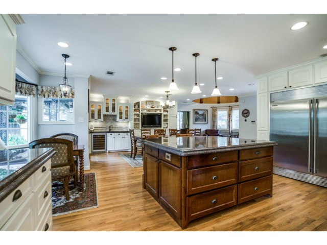 6426 Meadow Kitchen 3
