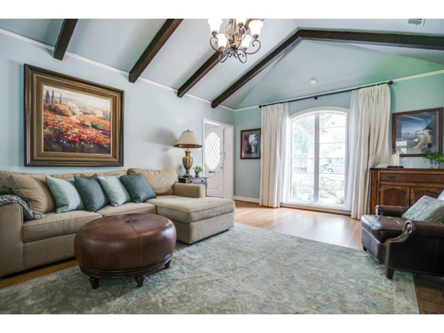 6426 Meadow Living