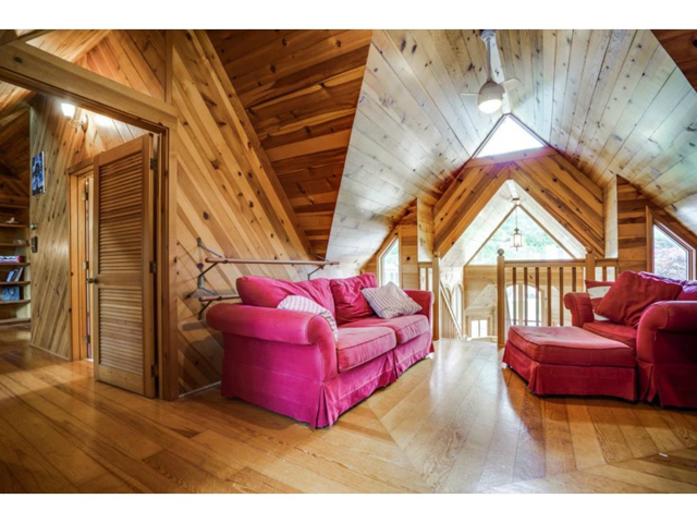 6426 Meadow Loft Sitting