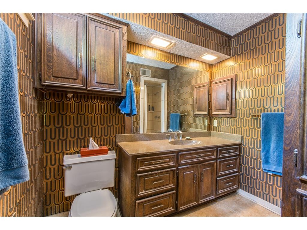 10225 Betty Jane Lane bathroom wild