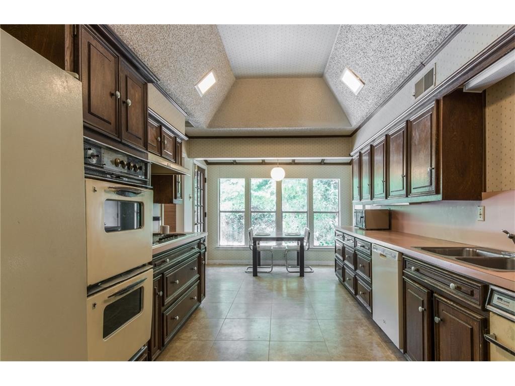 10225 Betty jane Lane kitchen1