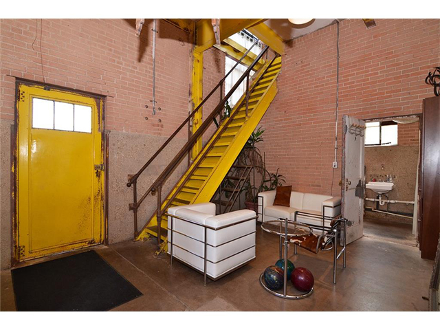 115 S. Tyler Foyer