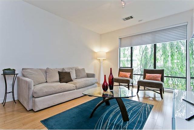 oak lawn condo