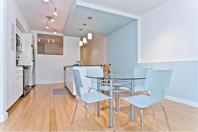 oak lawn condo