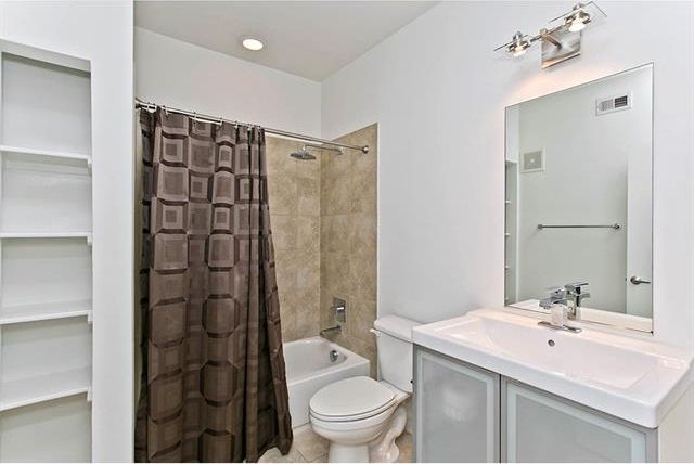 oak lawn condo