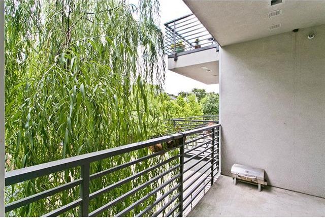 oak lawn condo
