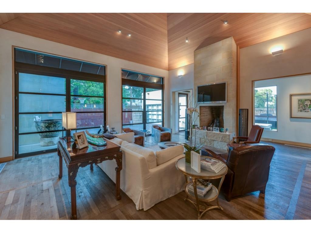 4208 Shenandoah fr2