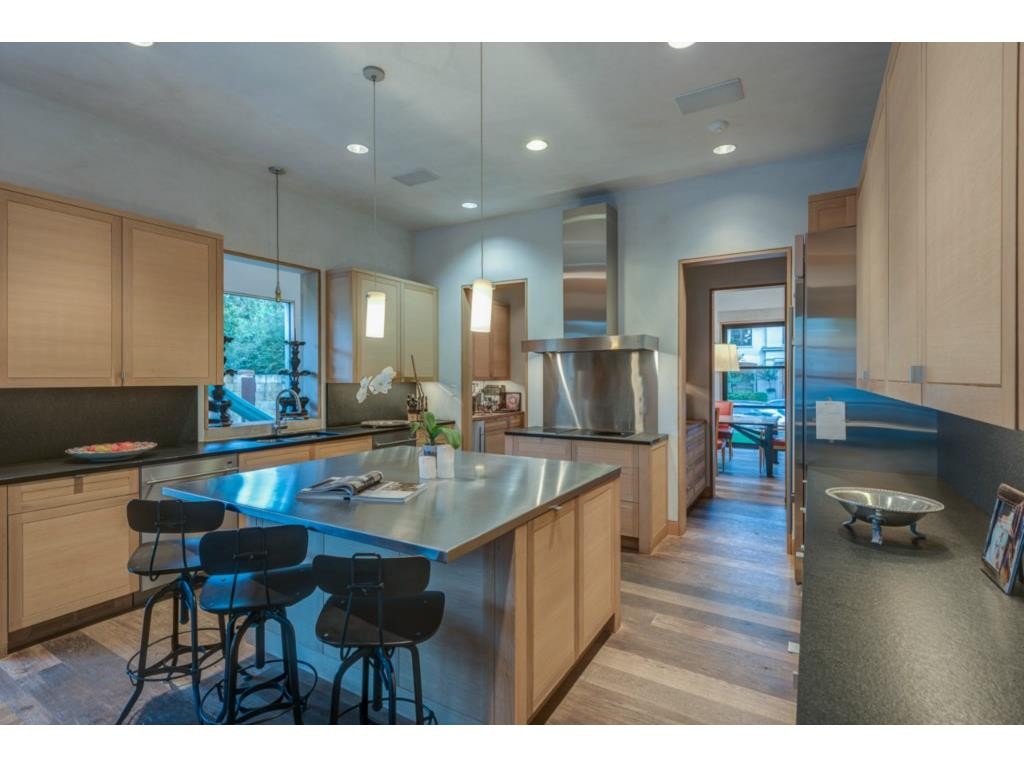 4208 Shenandoah kitchen 2
