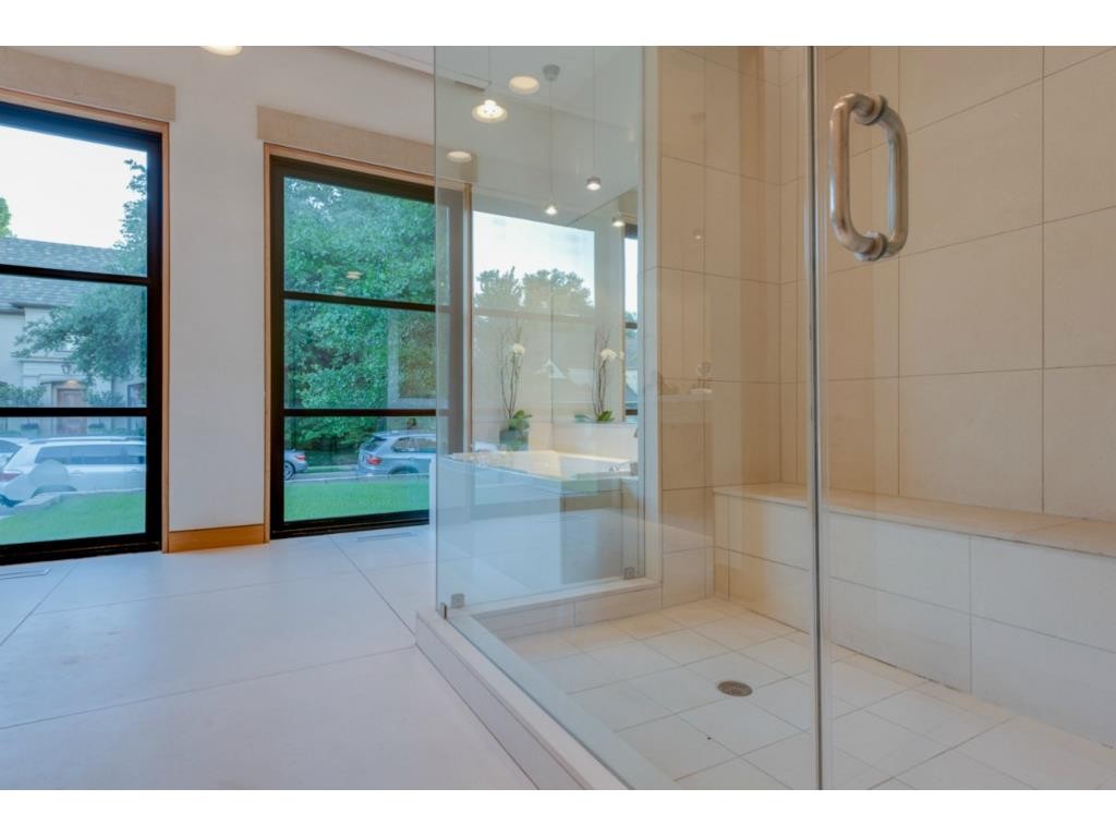 4208 Shenandoah master bath