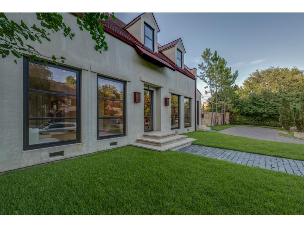 4298 Shenandoah porch