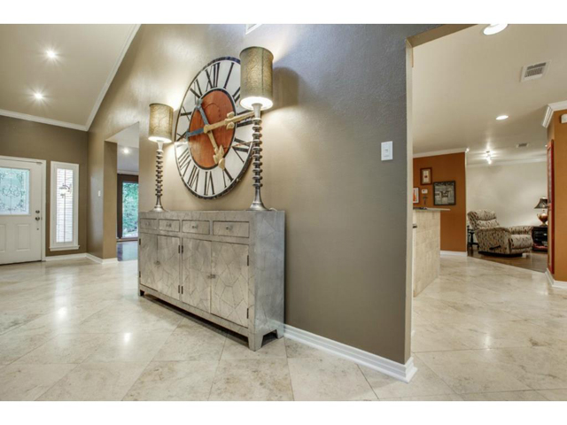 10811 Stone Canyon Foyer