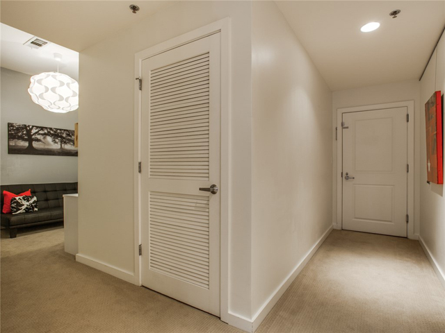 1200 Main #409 Entry and Closet