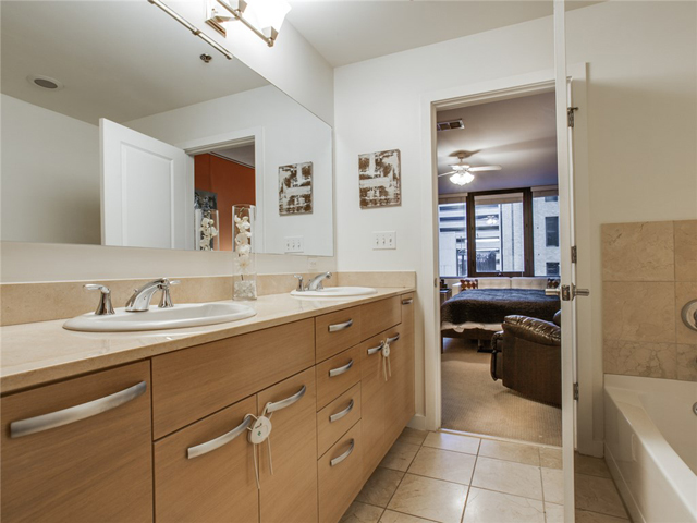 1200 Main #409 Master Bath