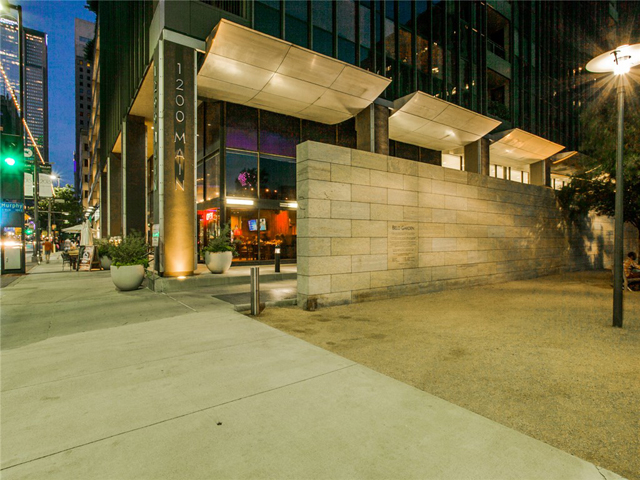 1200 Main #409 Outside
