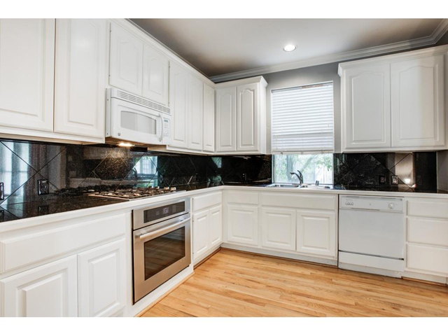 3308 Throckmorton Kitchen