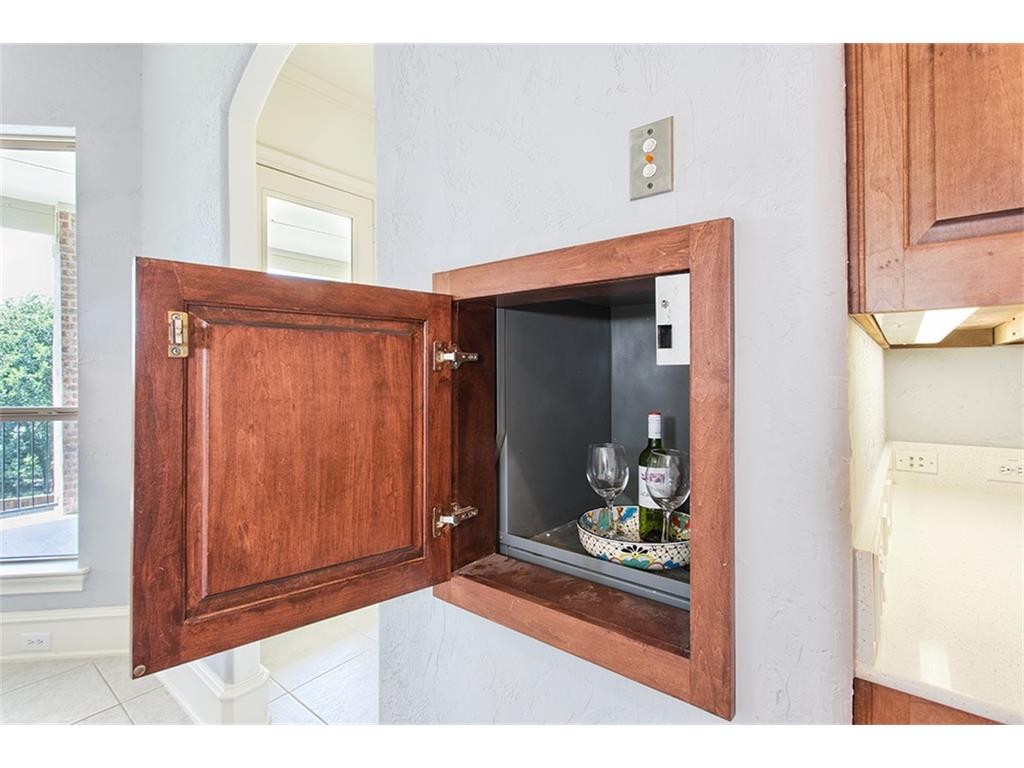 413 windwood ct dumb waiter