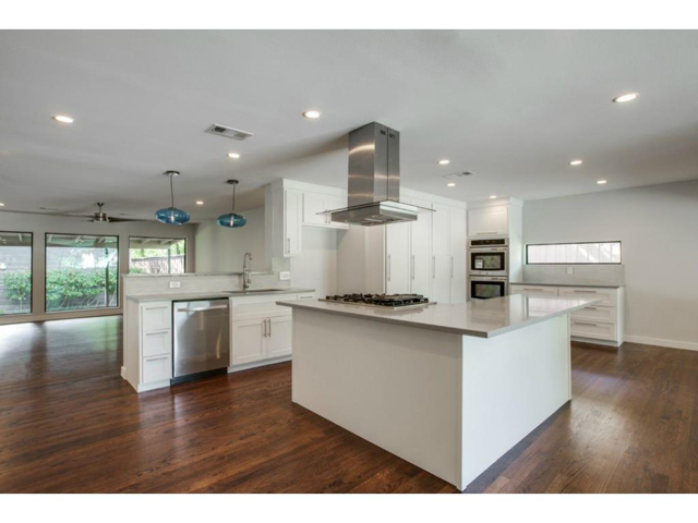 9655 Lakemont Kitchen 2