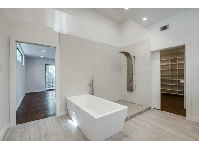 9655 Lakemont Master Bath 2