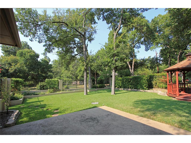 1006 Knott Backyard