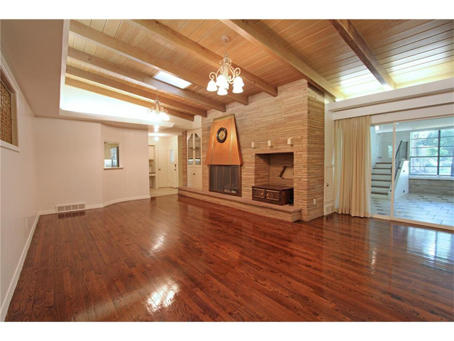 1006 Knott Family room