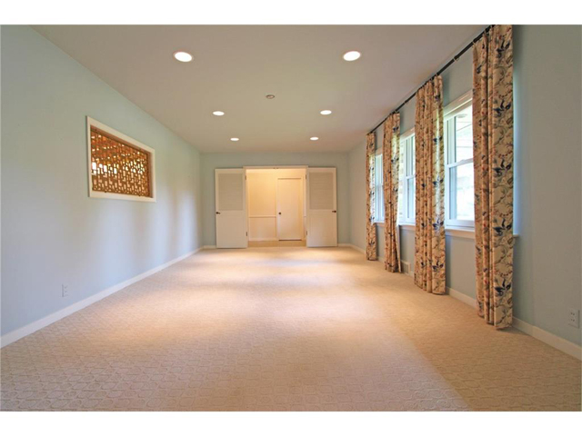 1006 Knott Formal Living