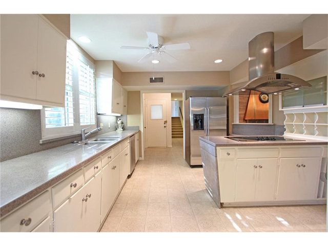 1006 Knott Kitchen 2