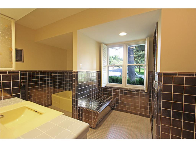 1006 Knott Master Bath