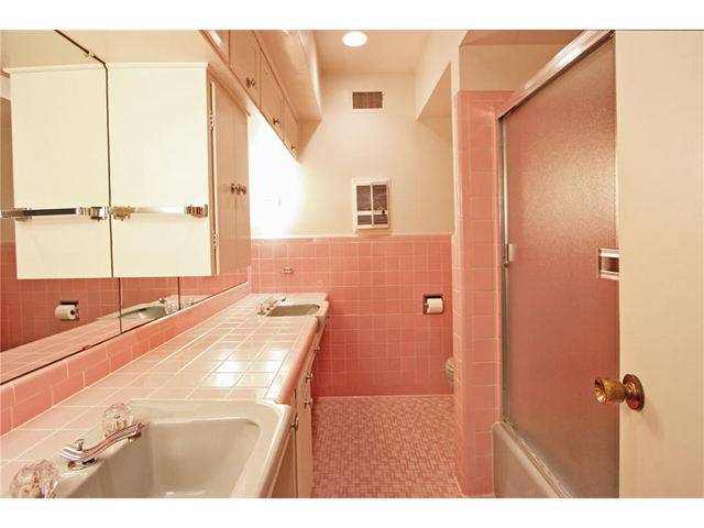 1006 Knott Second Bath