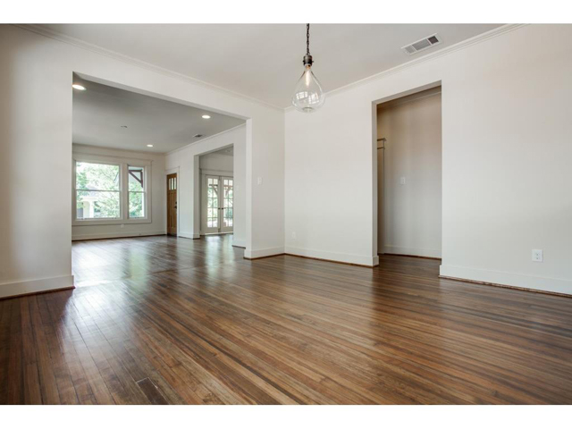 115 S. Clinton Dining