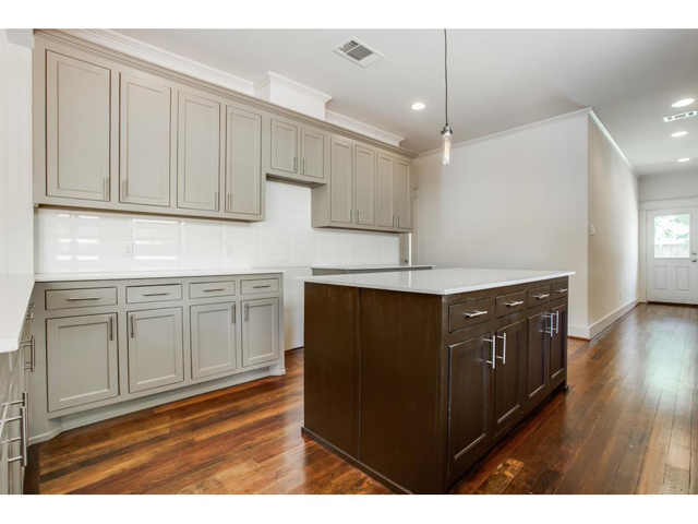 115 S. Clinton Kitchen 3