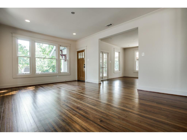 115 S. Clinton Living 2